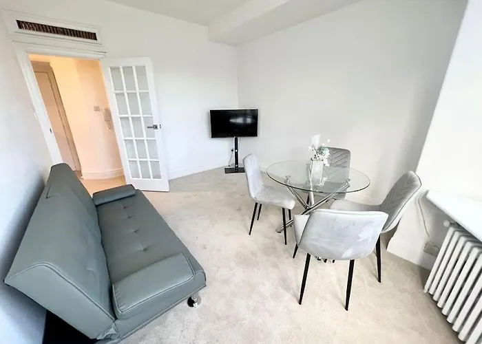 Hyde Park Great Apartment